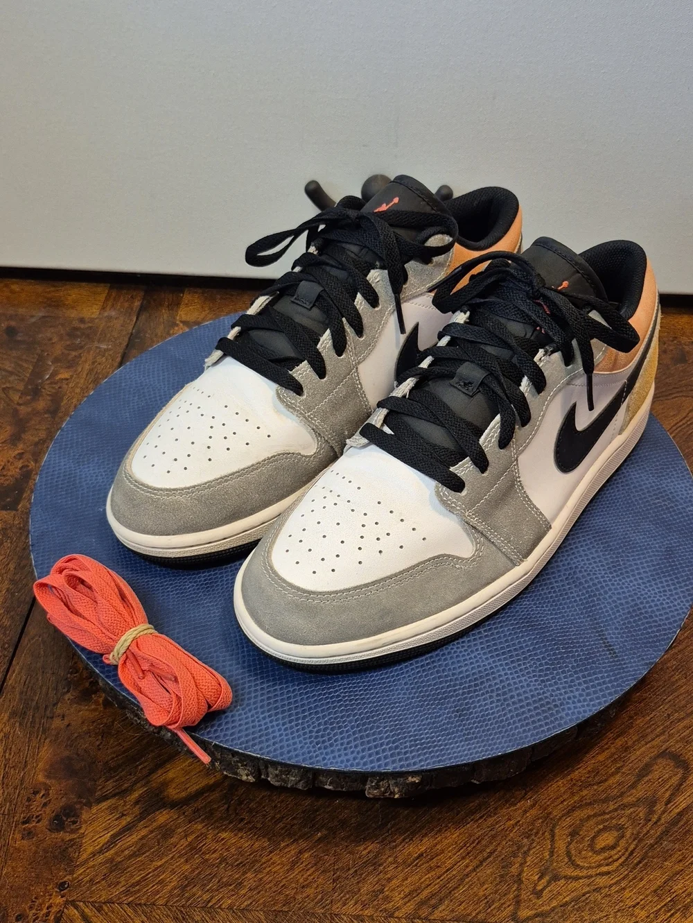 AirJordan1 introduced in1985 as Michael Jordan's signature BB Shoe.sz.10(#3025D)